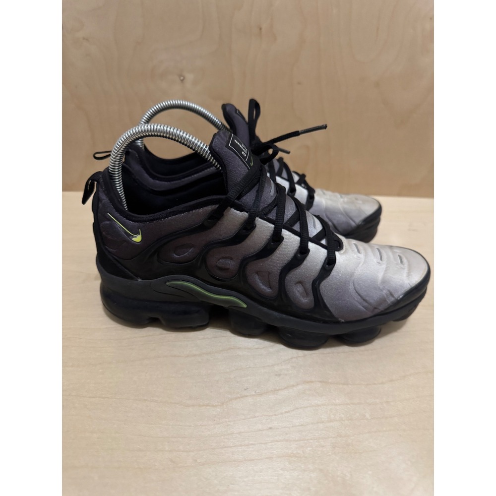 Nike Air VaporMax Plus Wolf Grey Black Volt 924453-009 Mens Size 8 Sneaker